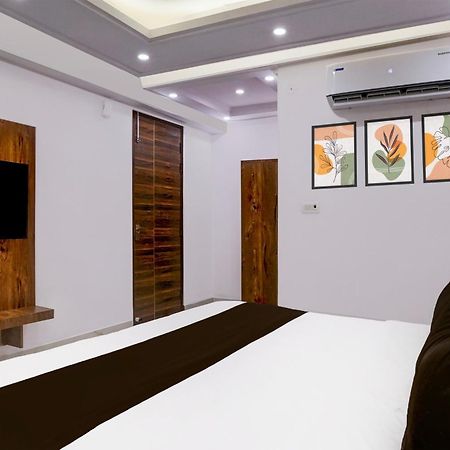 Townhouse Hotel Grand Emporio By Sbg Near Vaishali Metro Station กาเซียบัด ภายนอก รูปภาพ