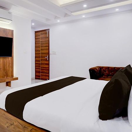 Townhouse Hotel Grand Emporio By Sbg Near Vaishali Metro Station กาเซียบัด ภายนอก รูปภาพ