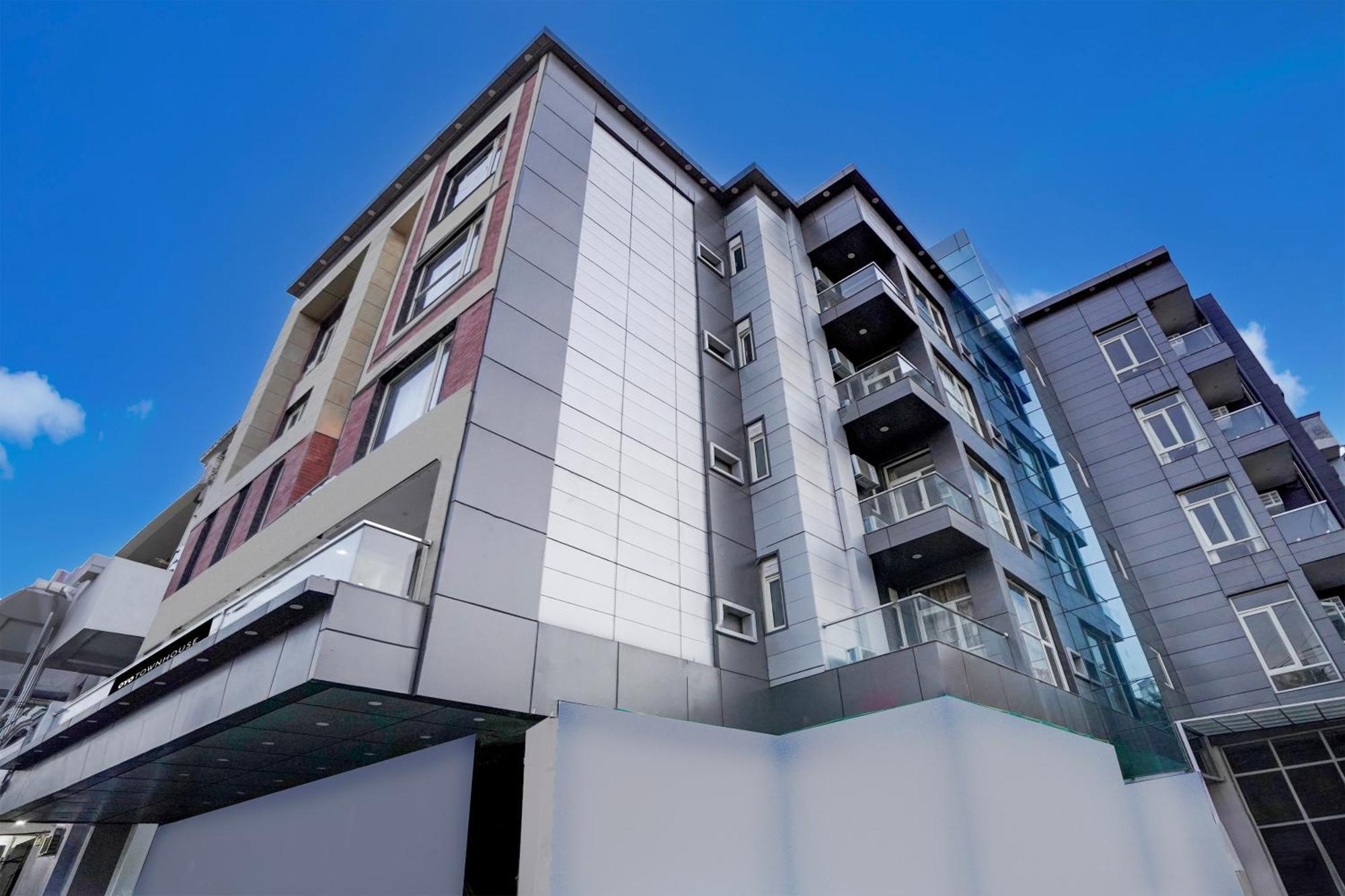 Townhouse Hotel Grand Emporio By Sbg Near Vaishali Metro Station กาเซียบัด ภายนอก รูปภาพ