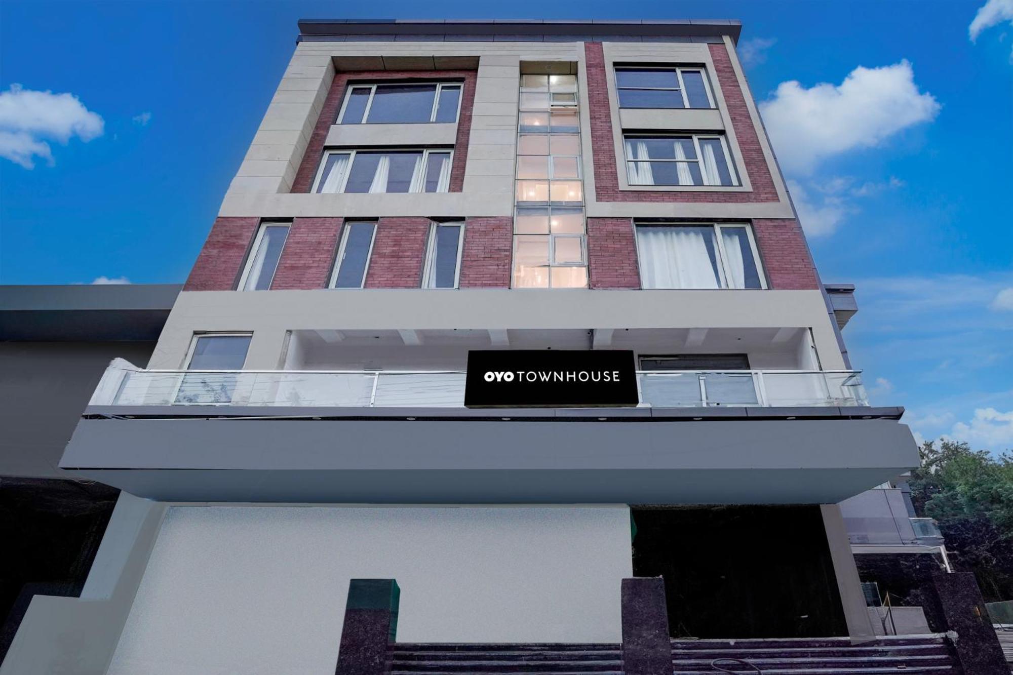 Townhouse Hotel Grand Emporio By Sbg Near Vaishali Metro Station กาเซียบัด ภายนอก รูปภาพ