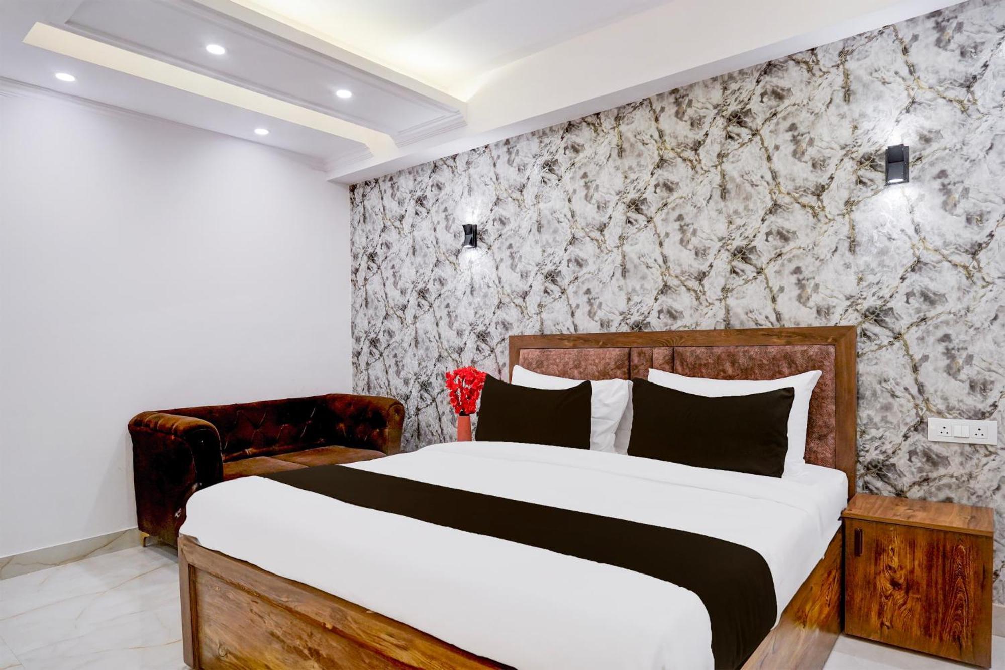 Townhouse Hotel Grand Emporio By Sbg Near Vaishali Metro Station กาเซียบัด ภายนอก รูปภาพ