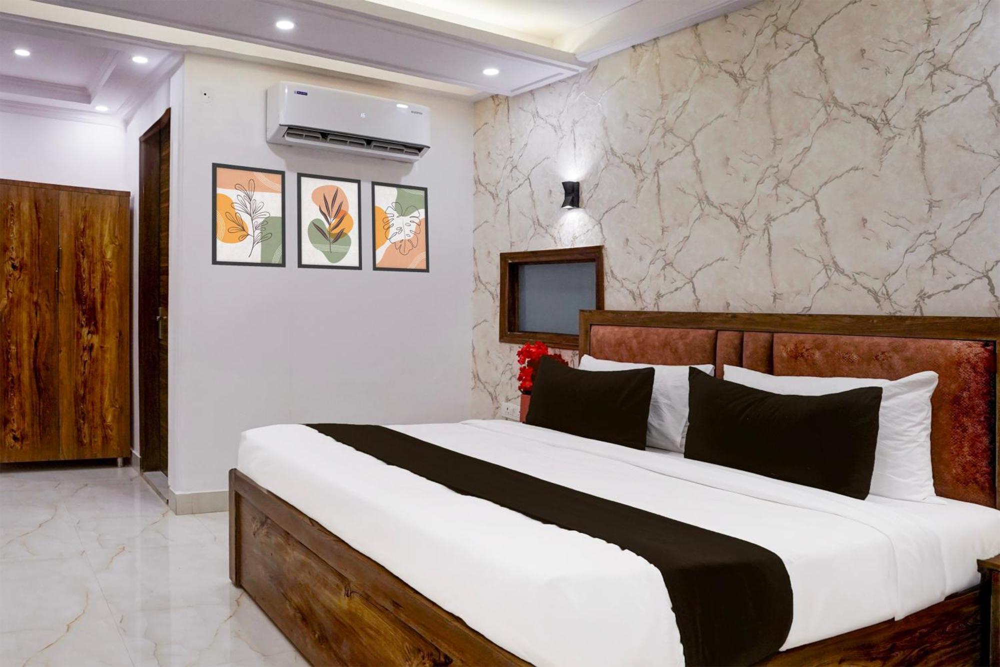 Townhouse Hotel Grand Emporio By Sbg Near Vaishali Metro Station กาเซียบัด ภายนอก รูปภาพ