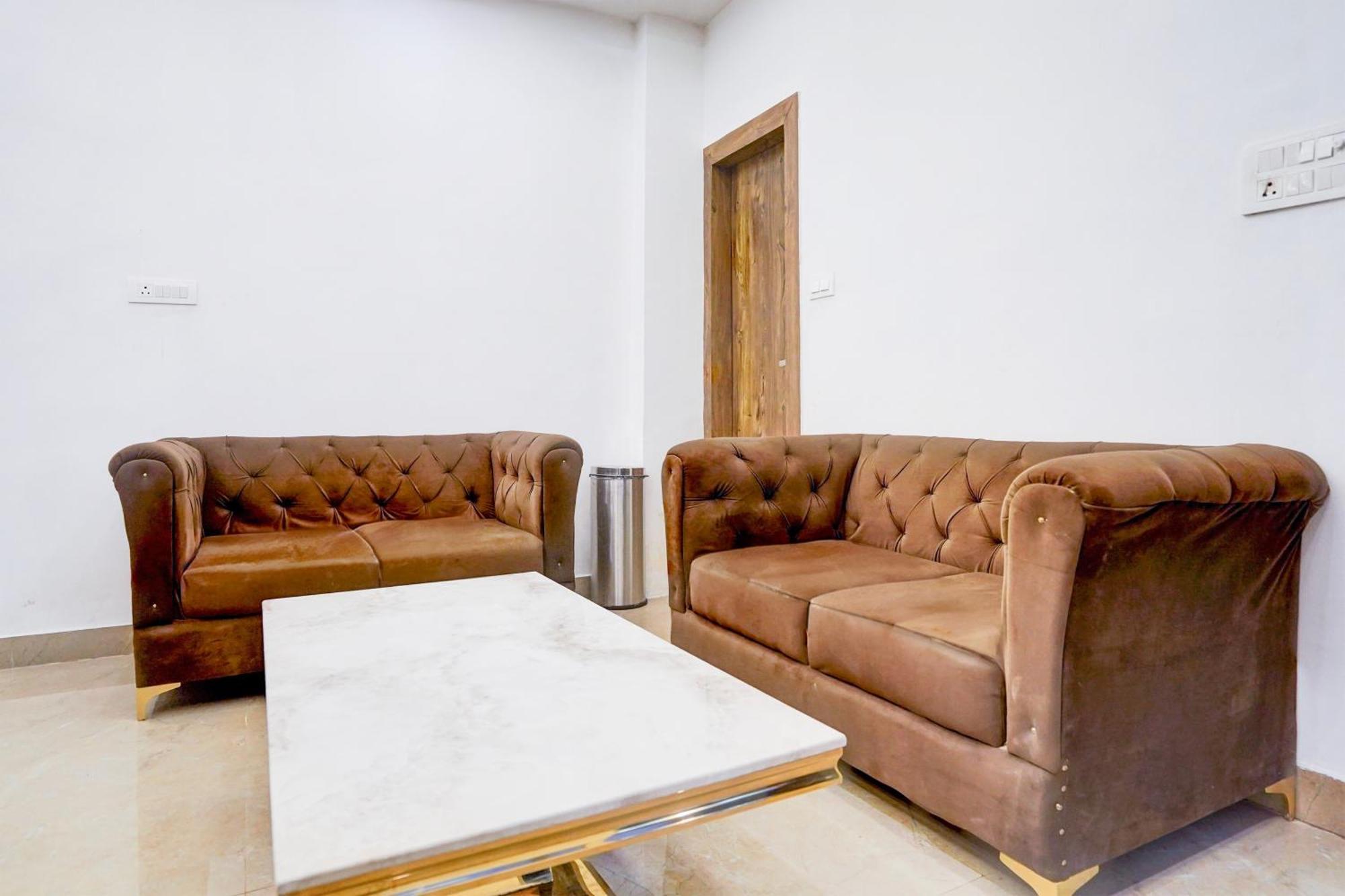 Townhouse Hotel Grand Emporio By Sbg Near Vaishali Metro Station กาเซียบัด ภายนอก รูปภาพ