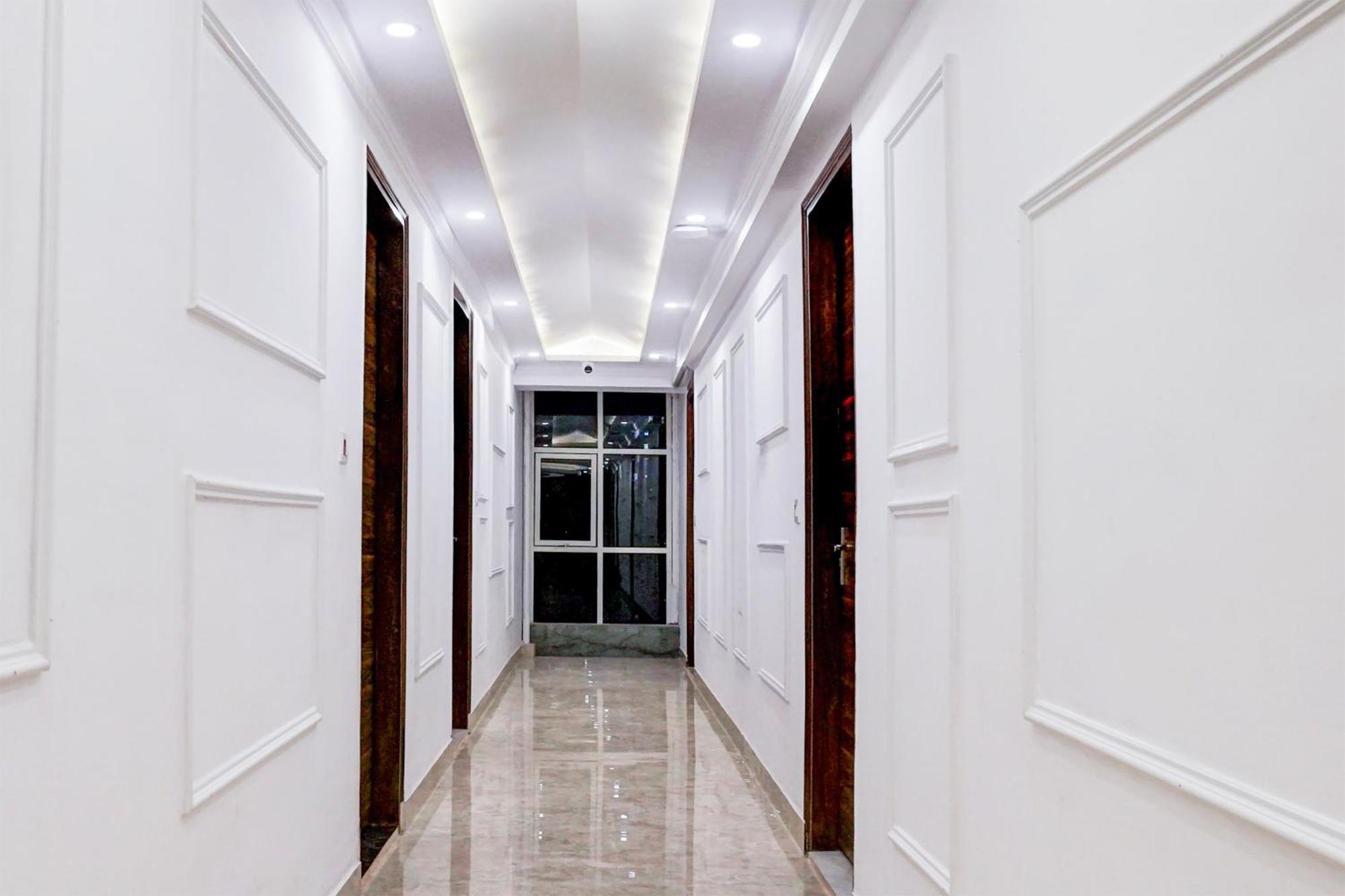 Townhouse Hotel Grand Emporio By Sbg Near Vaishali Metro Station กาเซียบัด ภายนอก รูปภาพ